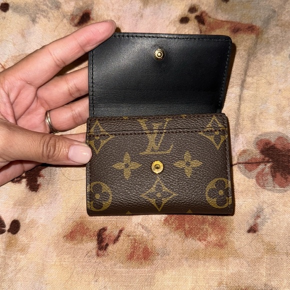 Louis Vuitton Micro Wallet - Picture 10 of 15
